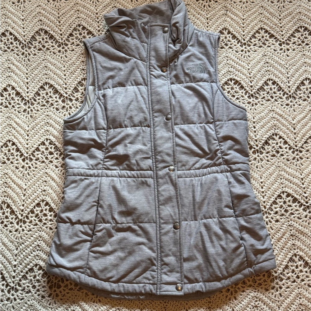The North Face Women's Light Gray Puffer Vest Soft Zip-Up Embroidered Small